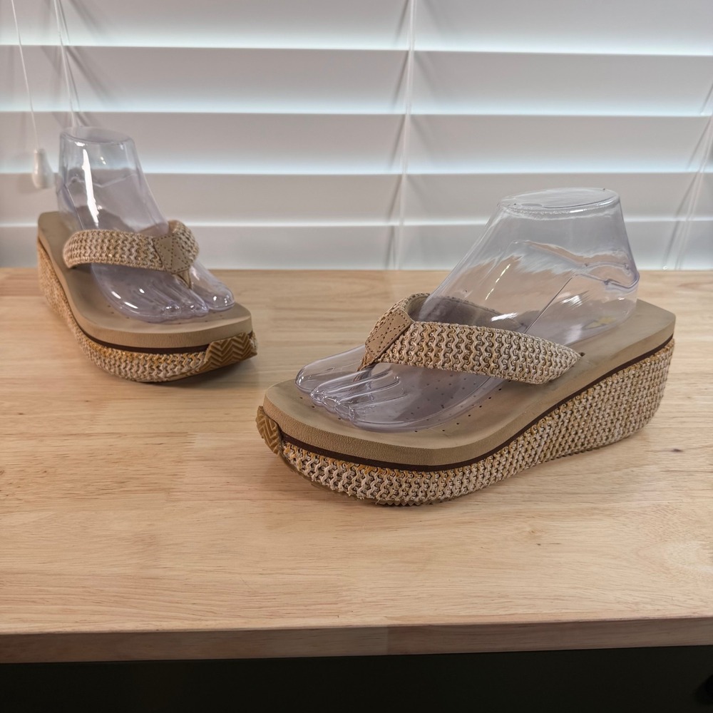 Volatile Island Wedge Thong Sandals Women's Beige Woven‎ Platform Y2K 90s - 9